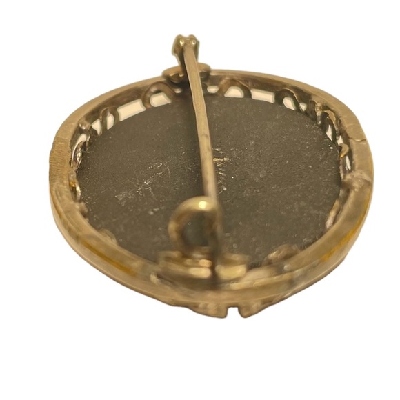 Vintage Cameo Brooch Pin Glass Faceted Black Oval Goldtone Setting C-Clasp - Picture 4 of 5